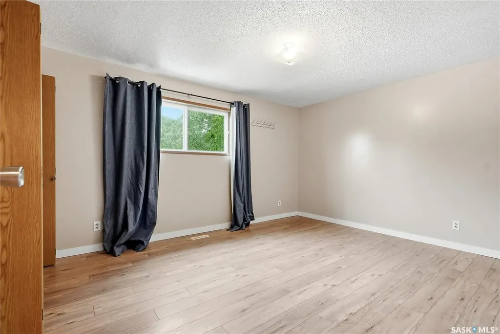 534 Nesbitt Lane Saskatoon SK S7L 6K9