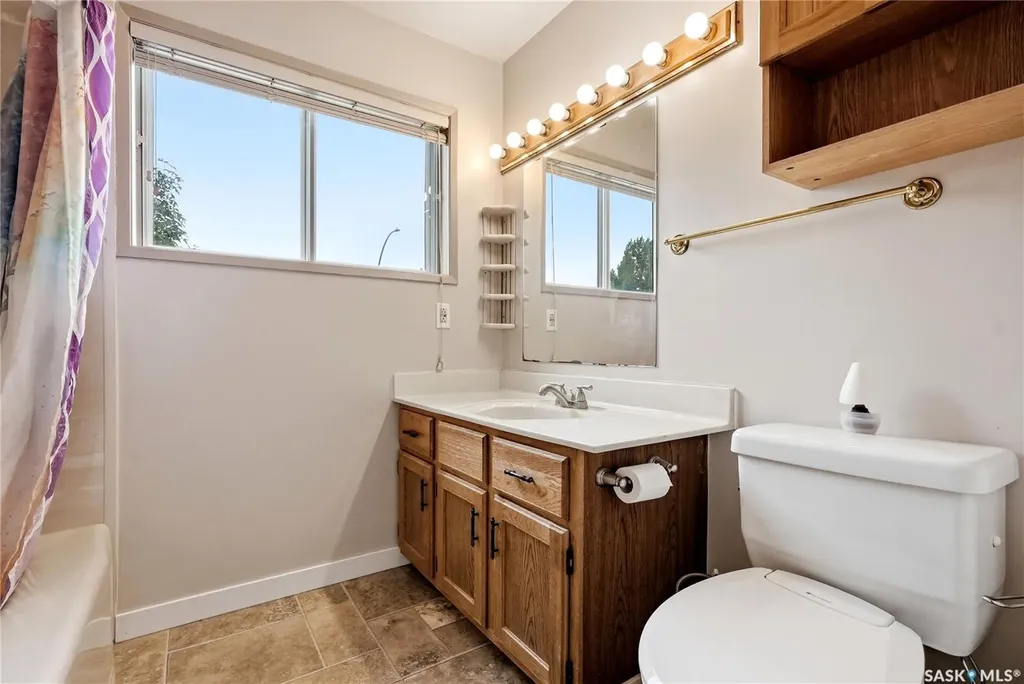 534 Nesbitt Lane Saskatoon SK S7L 6K9