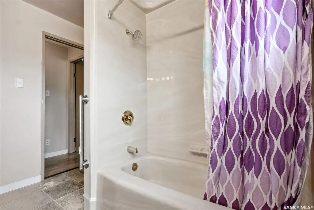 534 Nesbitt Lane Saskatoon SK S7L 6K9