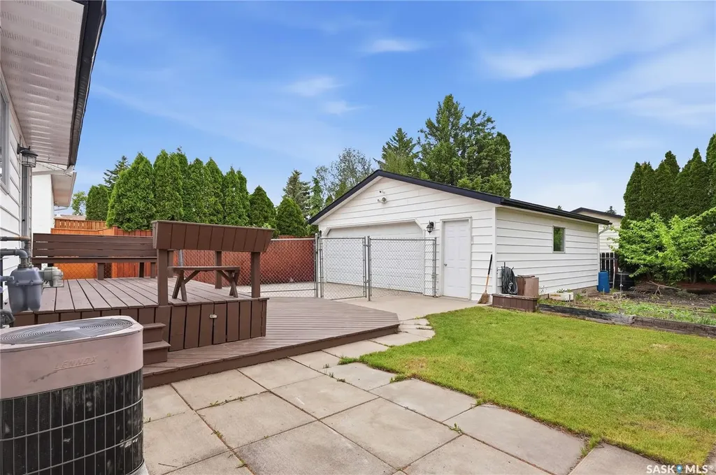 534 Nesbitt Lane Saskatoon SK S7L 6K9