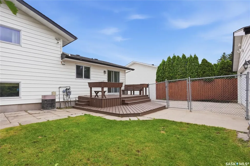 534 Nesbitt Lane Saskatoon SK S7L 6K9
