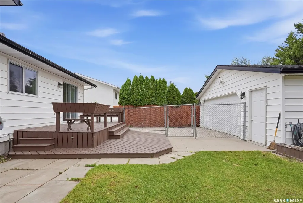 534 Nesbitt Lane Saskatoon SK S7L 6K9