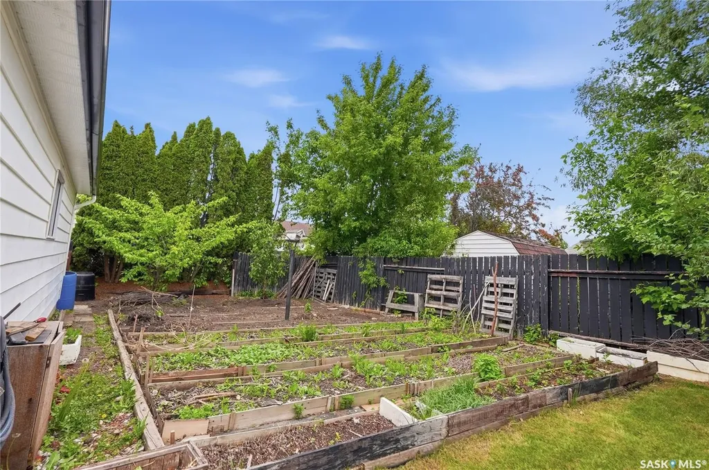 534 Nesbitt Lane Saskatoon SK S7L 6K9