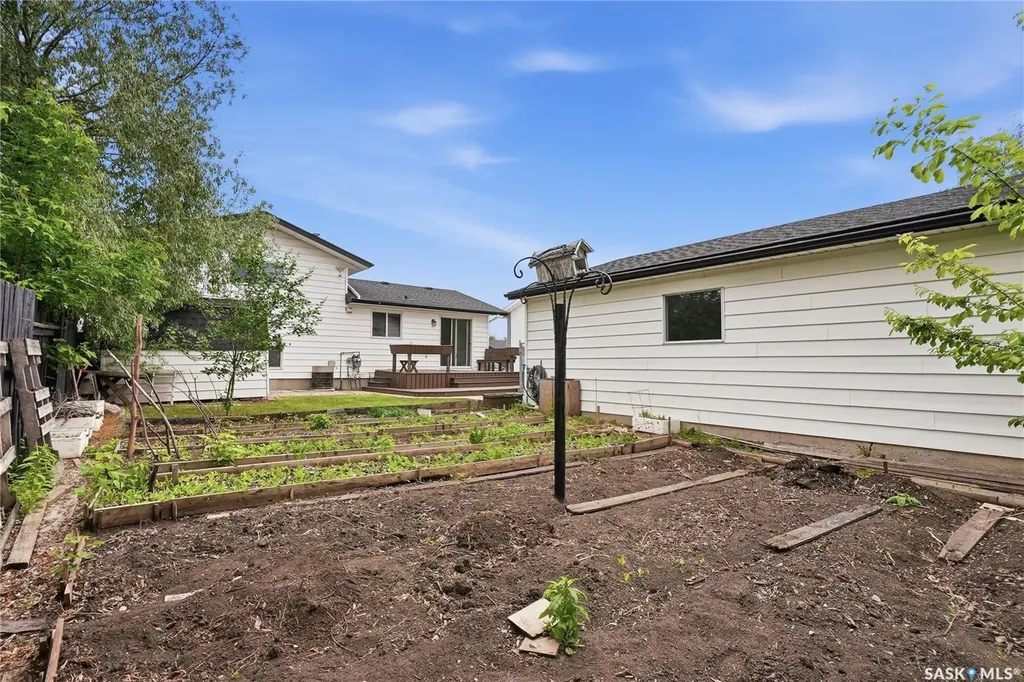 534 Nesbitt Lane Saskatoon SK S7L 6K9