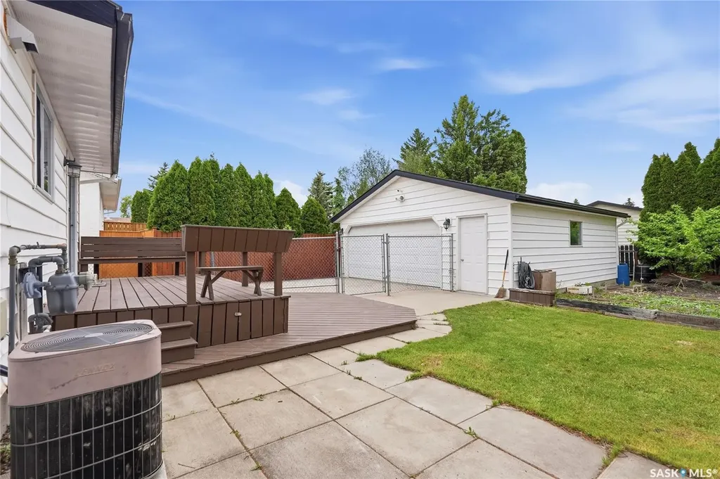 534 Nesbitt Lane Saskatoon SK S7L 6K9