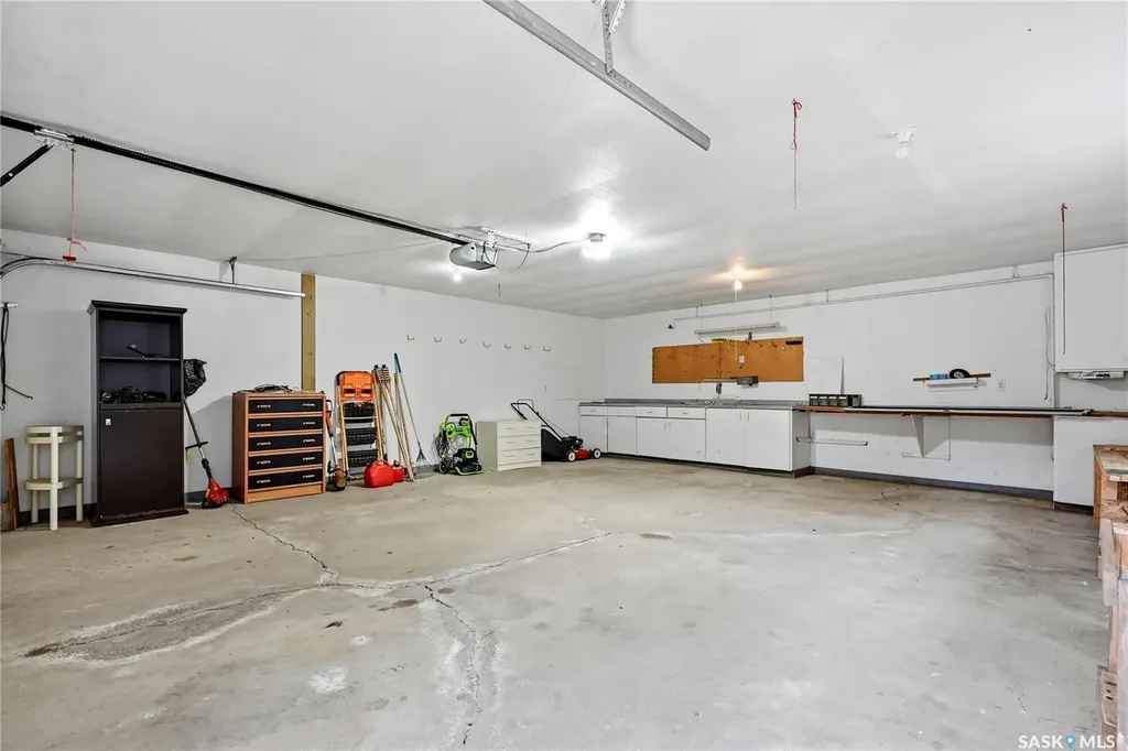 534 Nesbitt Lane Saskatoon SK S7L 6K9