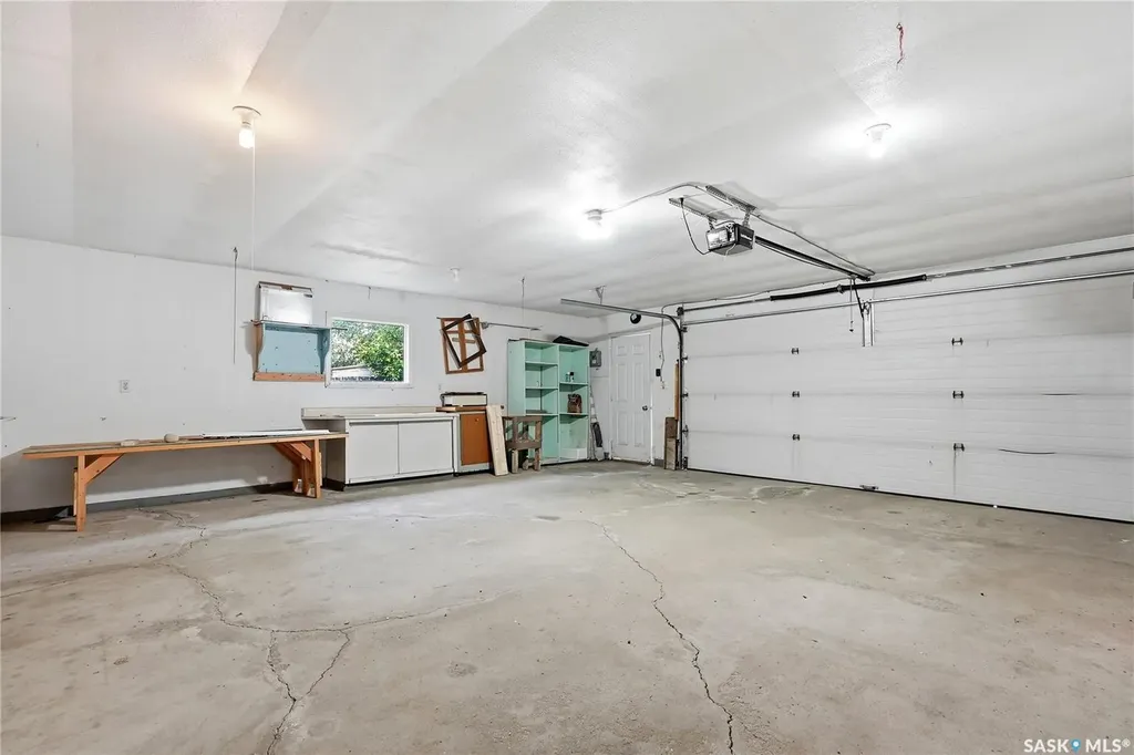 534 Nesbitt Lane Saskatoon SK S7L 6K9
