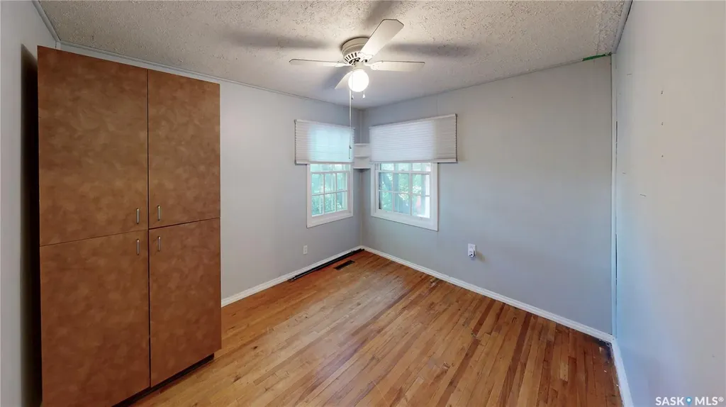 1277 Queen Street Regina SK S4T 4B5