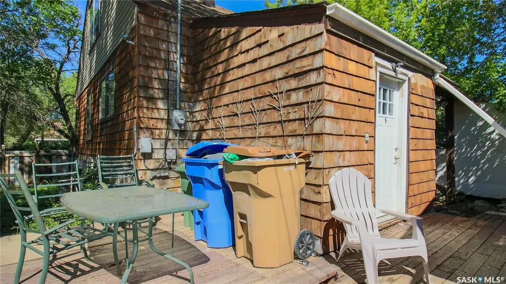 1277 Queen Street Regina SK S4T 4B5