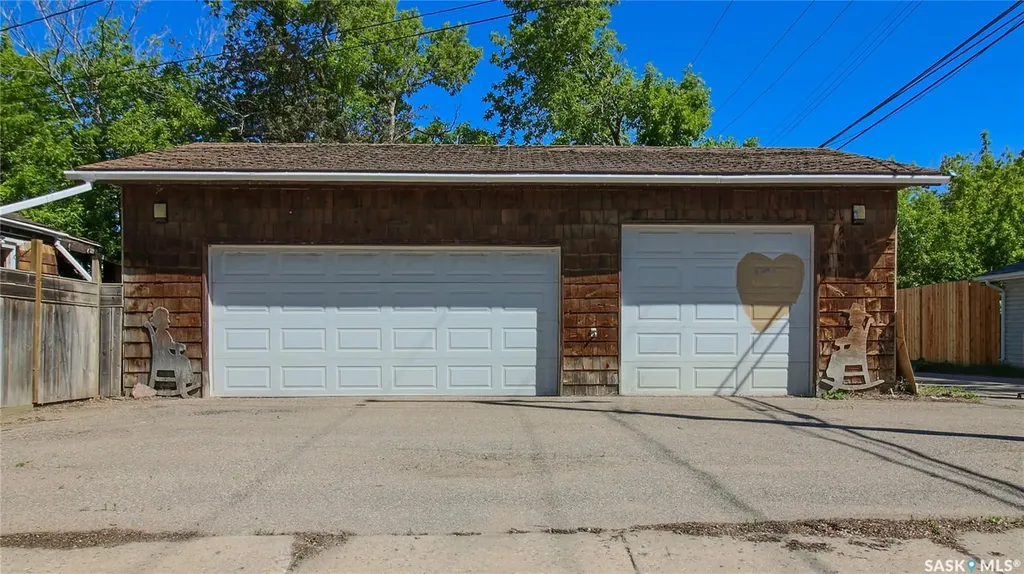 1277 Queen Street Regina SK S4T 4B5