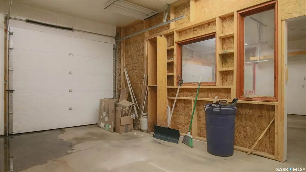 1277 Queen Street Regina SK S4T 4B5
