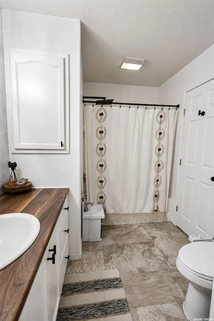 6 Dmyterko Bay Prince Albert SK S6V 8E8