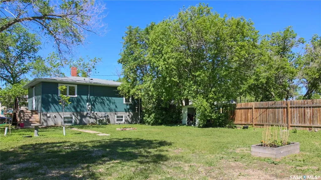 909 Arthur Street Regina SK S4T 4V6
