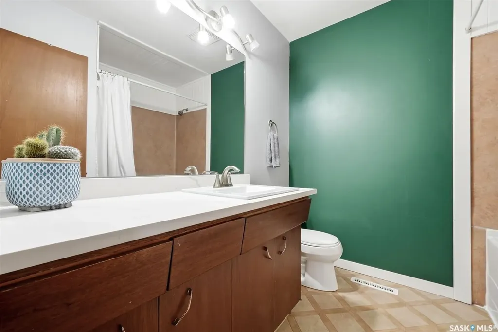 129 Mckee Crescent Regina SK S4S 5N7