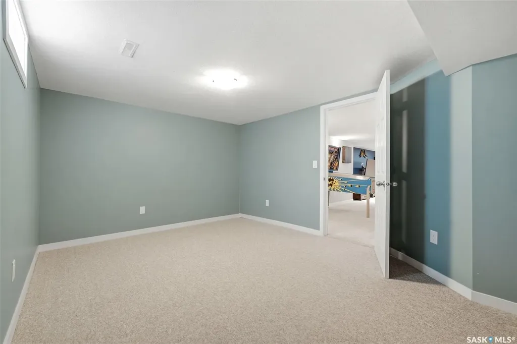129 Mckee Crescent Regina SK S4S 5N7