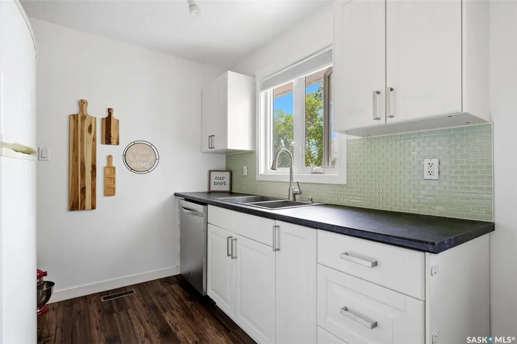 5608 2nd Avenue N Regina SK S4R 5M5