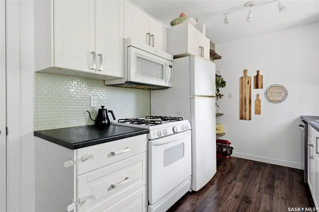 5608 2nd Avenue N Regina SK S4R 5M5