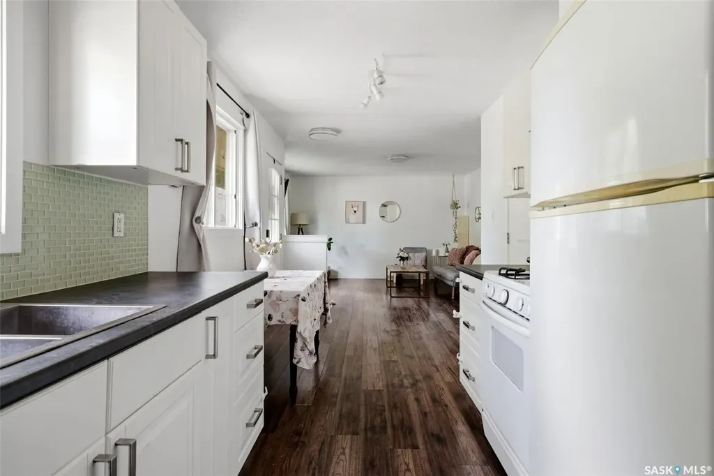 5608 2nd Avenue N Regina SK S4R 5M5