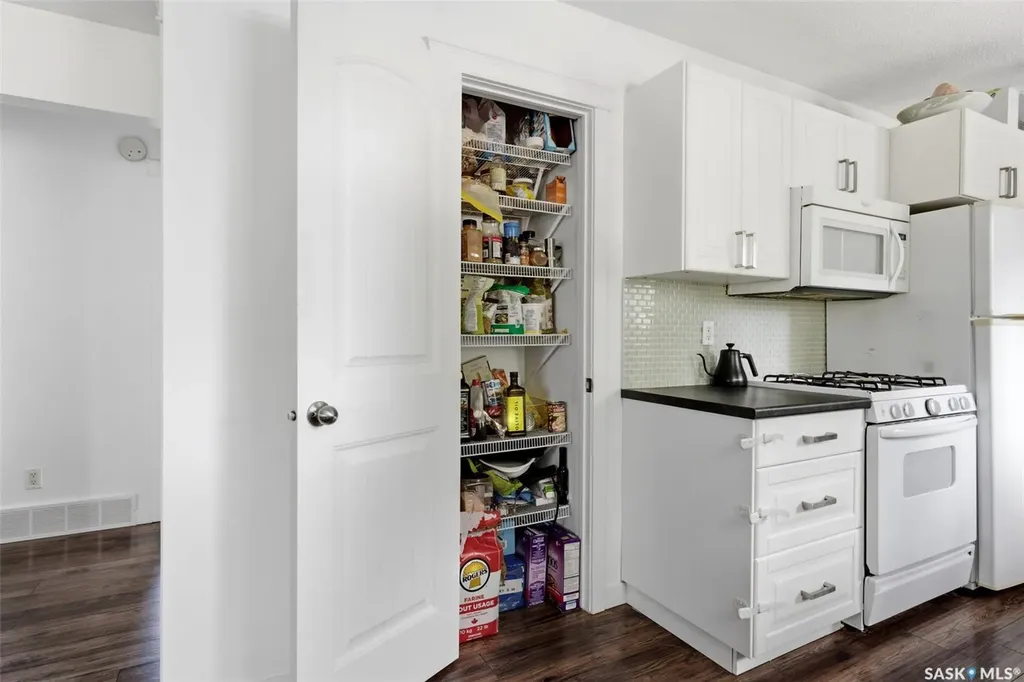 5608 2nd Avenue N Regina SK S4R 5M5