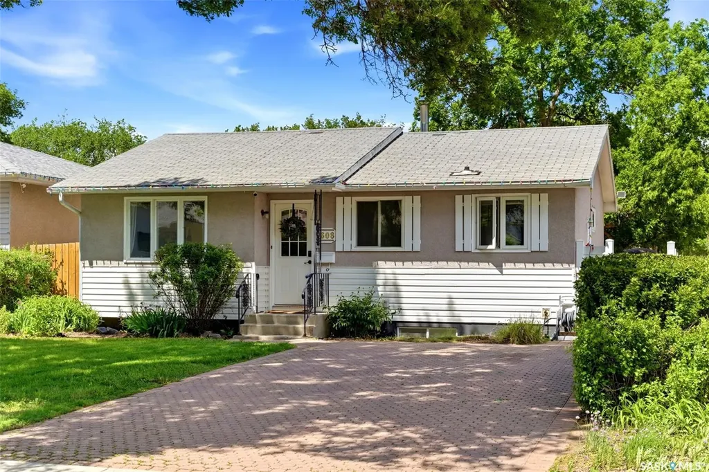 5608 2nd Avenue N Regina SK S4R 5M5