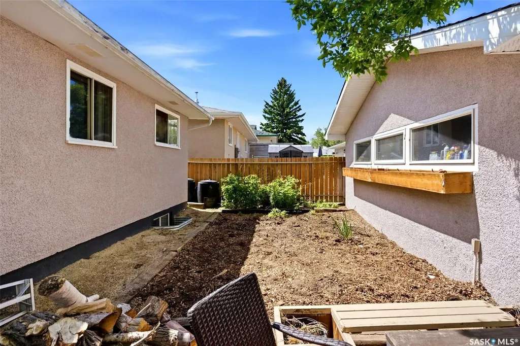 5608 2nd Avenue N Regina SK S4R 5M5