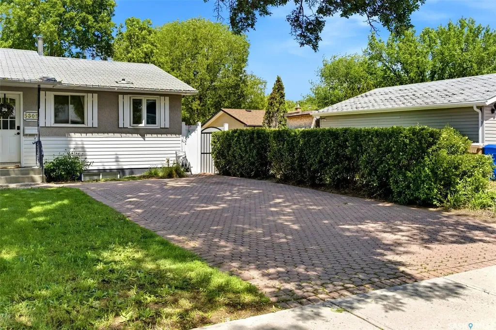5608 2nd Avenue N Regina SK S4R 5M5