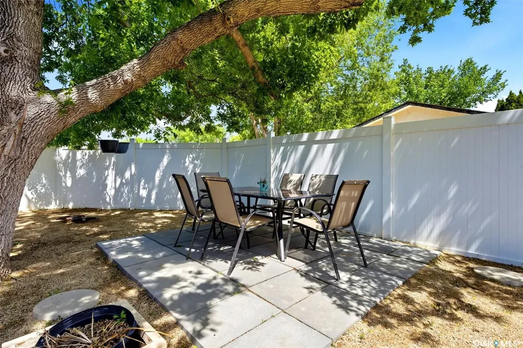 5608 2nd Avenue N Regina SK S4R 5M5