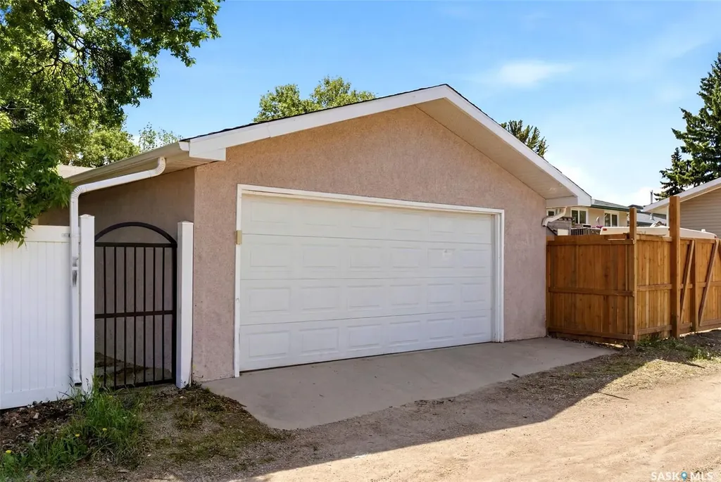 5608 2nd Avenue N Regina SK S4R 5M5