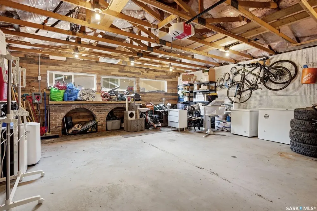 5608 2nd Avenue N Regina SK S4R 5M5