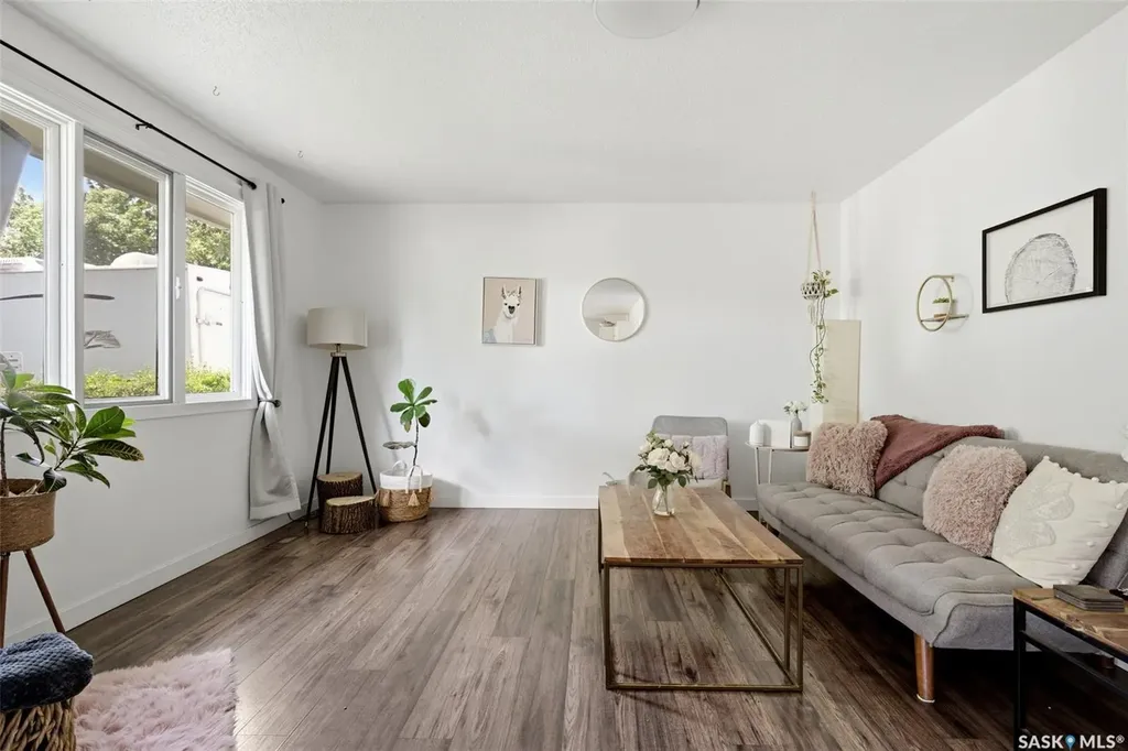 5608 2nd Avenue N Regina SK S4R 5M5