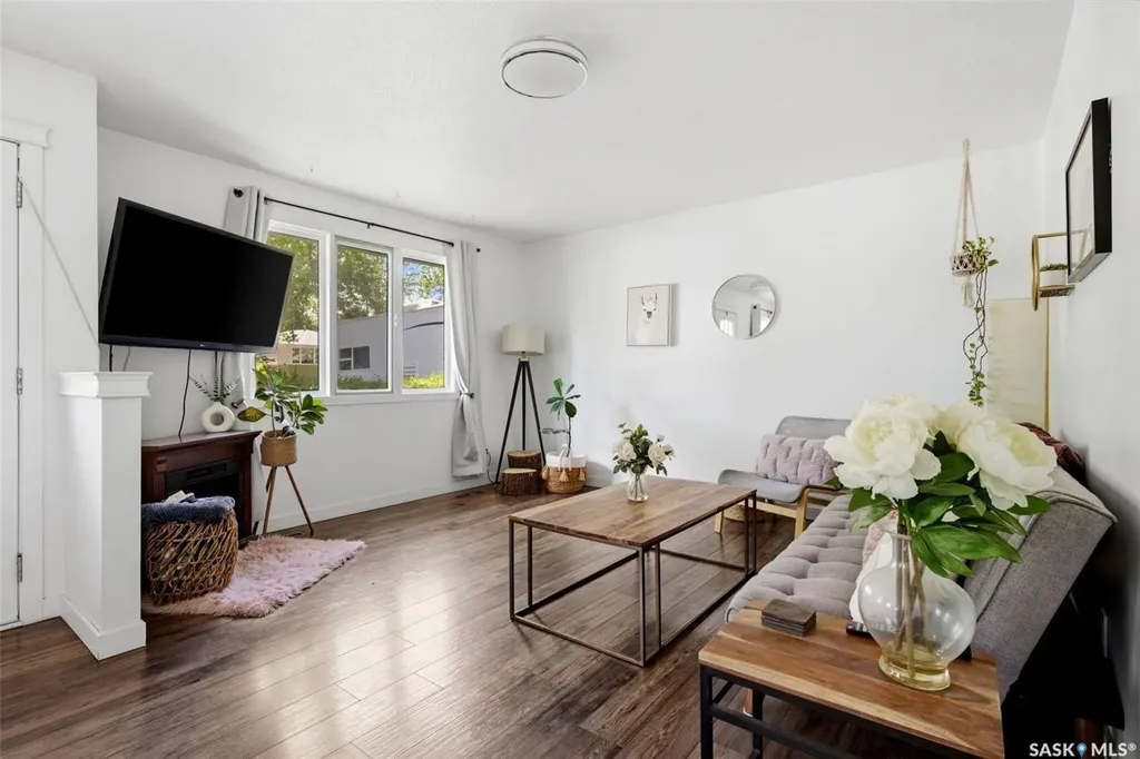5608 2nd Avenue N Regina SK S4R 5M5