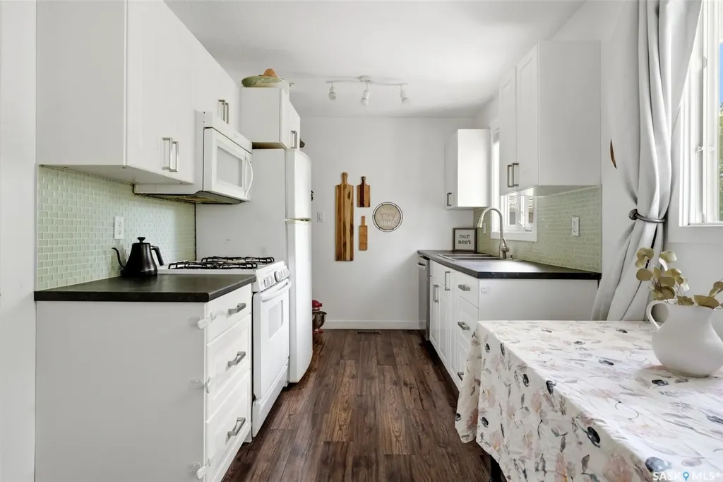 5608 2nd Avenue N Regina SK S4R 5M5