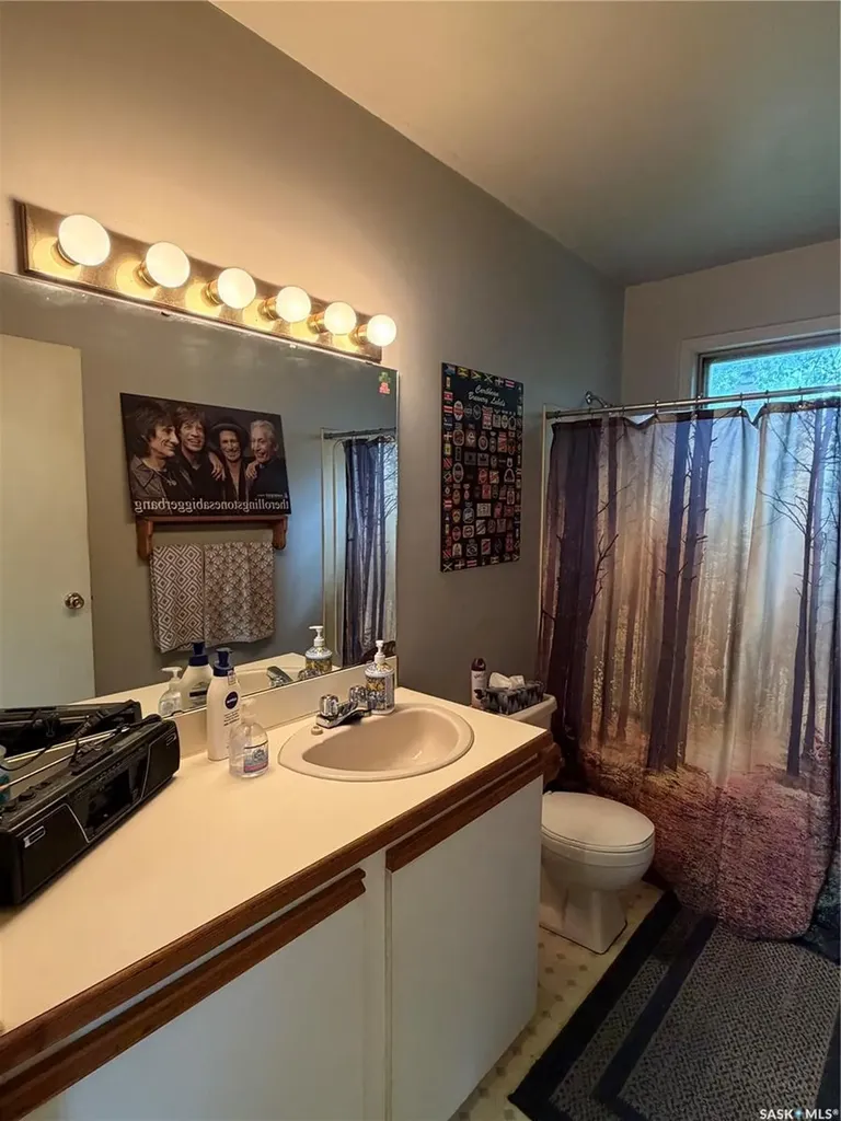 1603 Garnet Street Regina SK S4T 2Z1