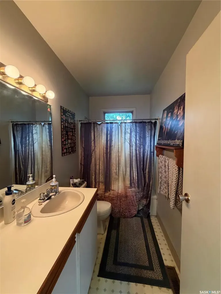 1603 Garnet Street Regina SK S4T 2Z1