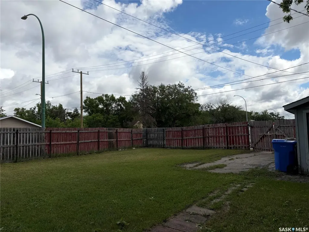 1603 Garnet Street Regina SK S4T 2Z1