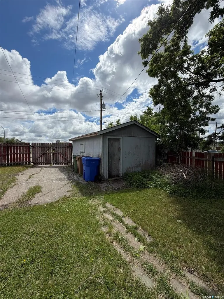 1603 Garnet Street Regina SK S4T 2Z1