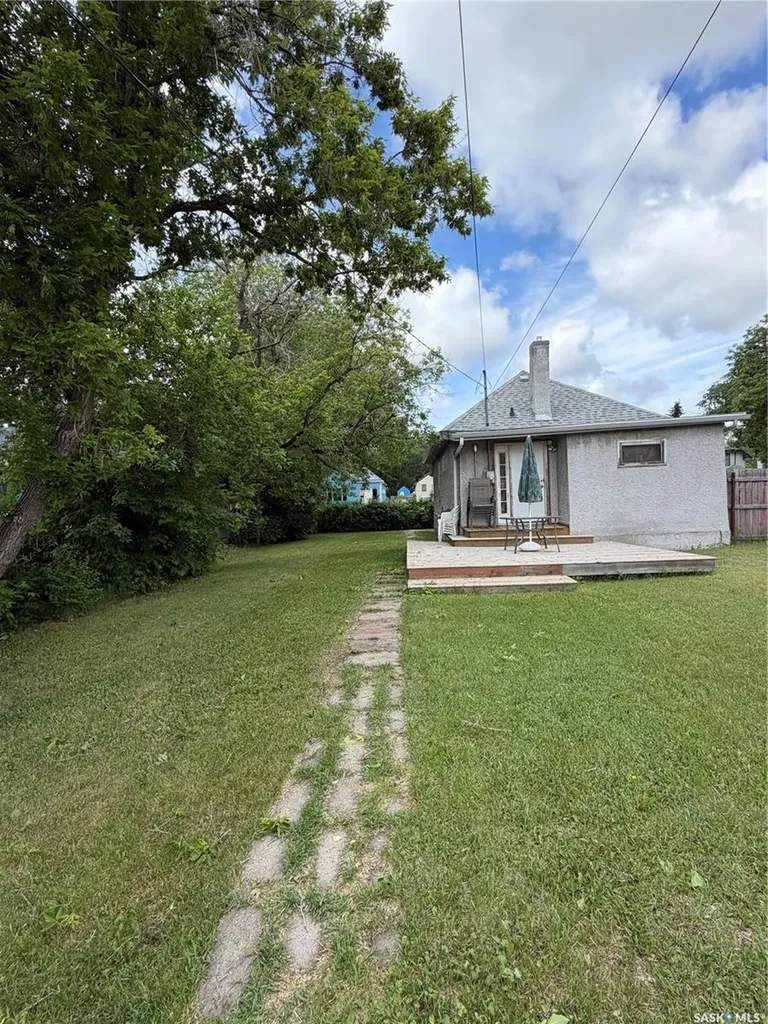 1603 Garnet Street Regina SK S4T 2Z1