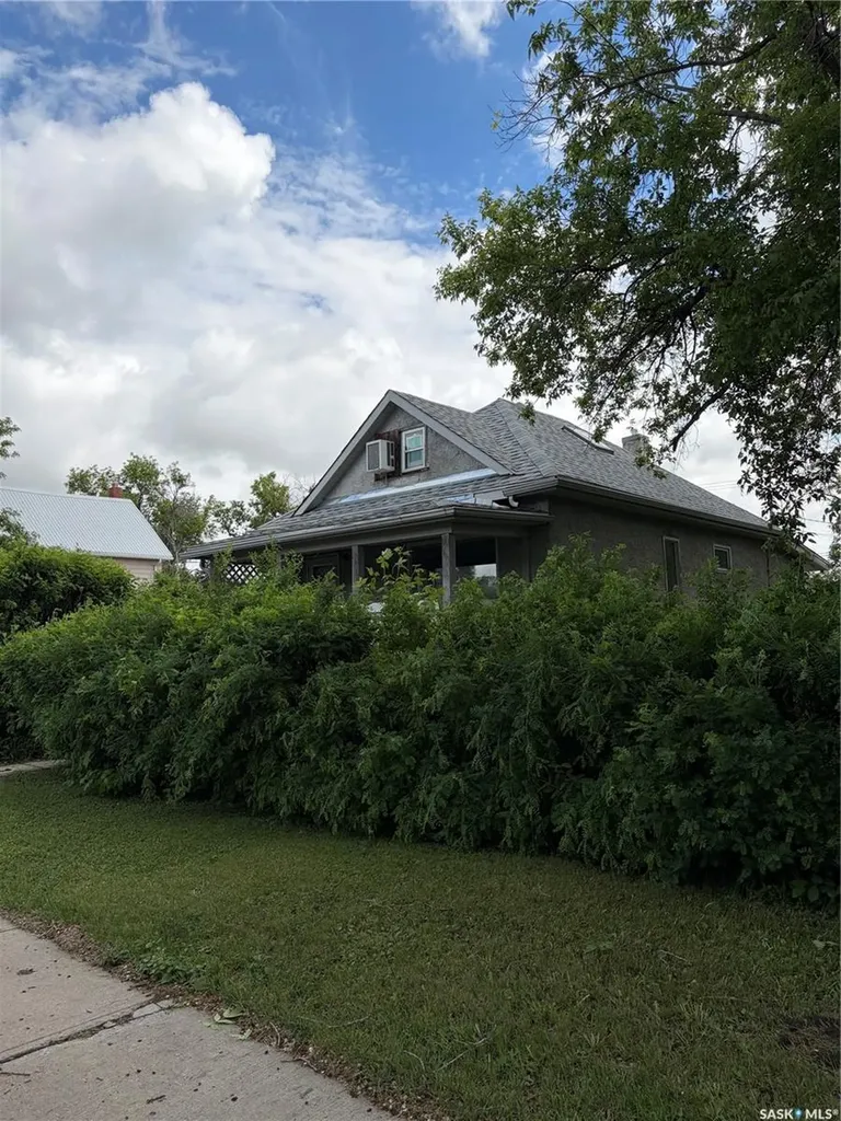 1603 Garnet Street Regina SK S4T 2Z1