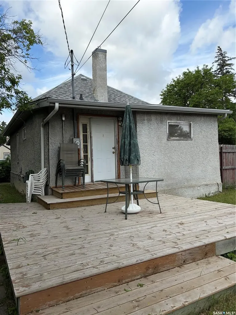 1603 Garnet Street Regina SK S4T 2Z1