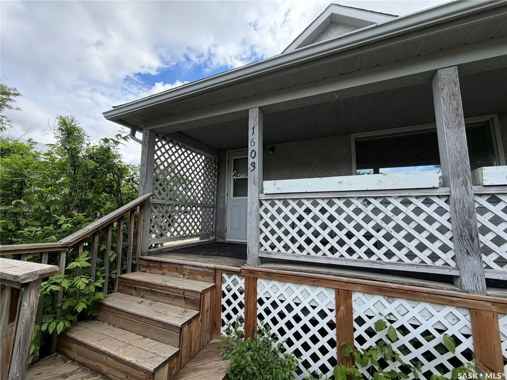 1603 Garnet Street Regina SK S4T 2Z1