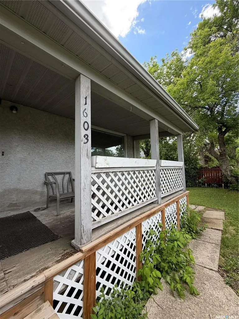1603 Garnet Street Regina SK S4T 2Z1