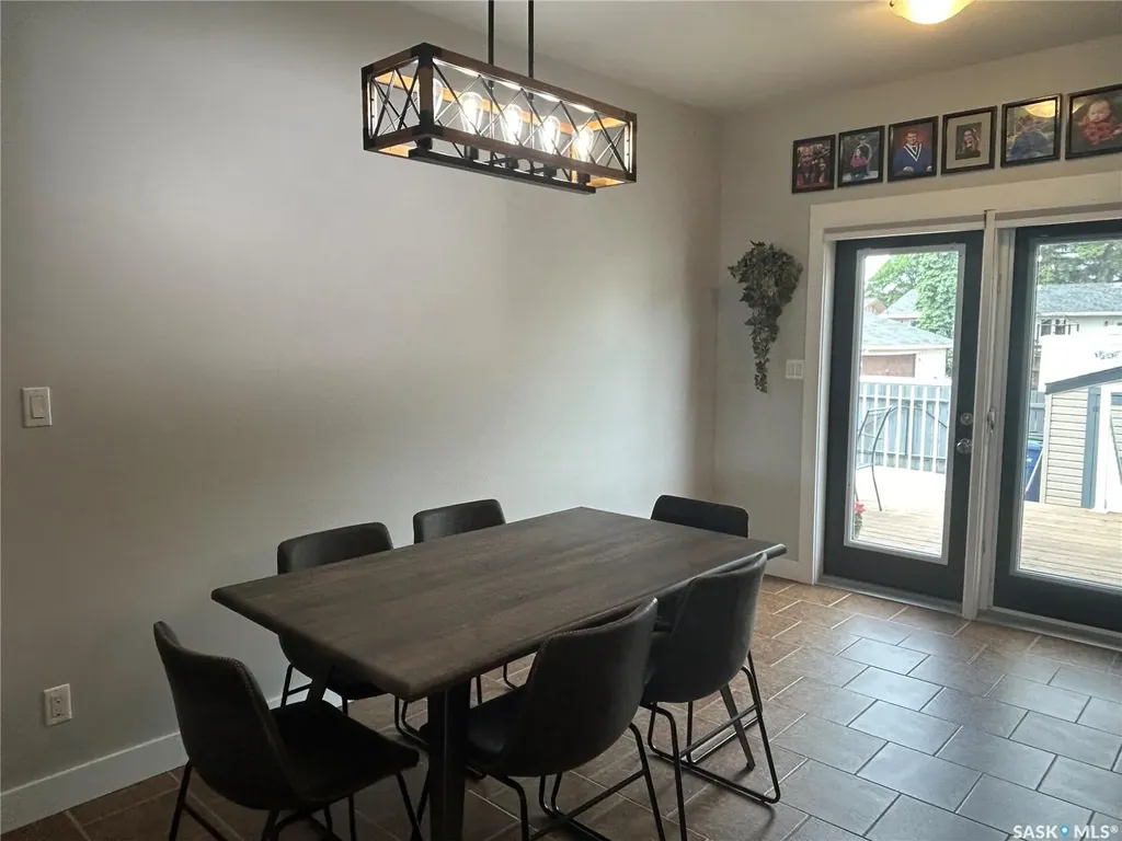 832 7th Avenue NE Moose Jaw SK S6H 1M7