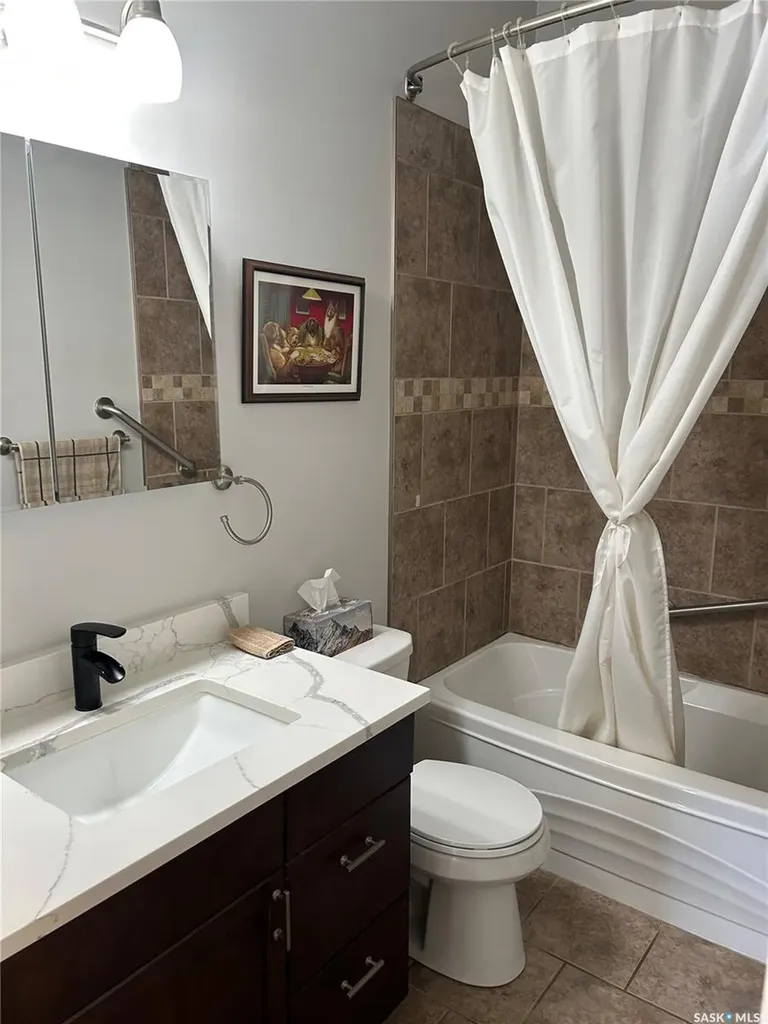 832 7th Avenue NE Moose Jaw SK S6H 1M7