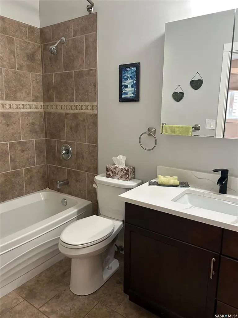 832 7th Avenue NE Moose Jaw SK S6H 1M7