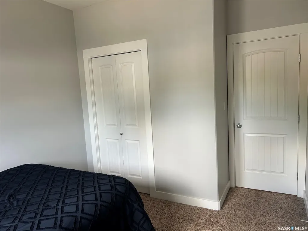 832 7th Avenue NE Moose Jaw SK S6H 1M7