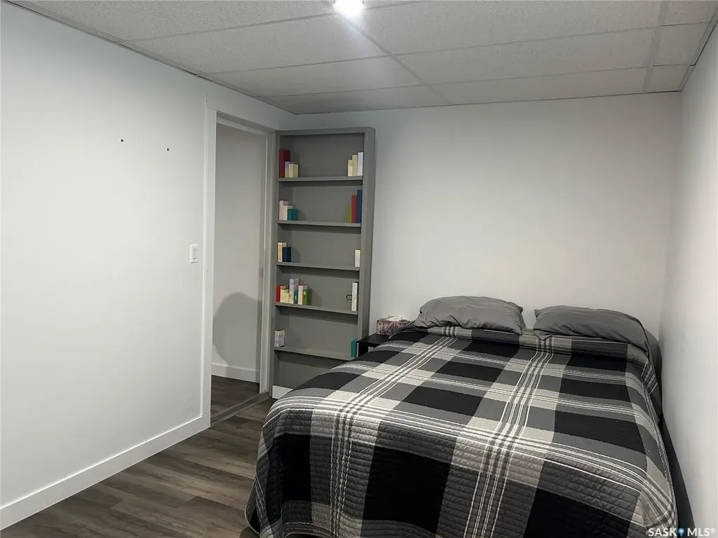 832 7th Avenue NE Moose Jaw SK S6H 1M7