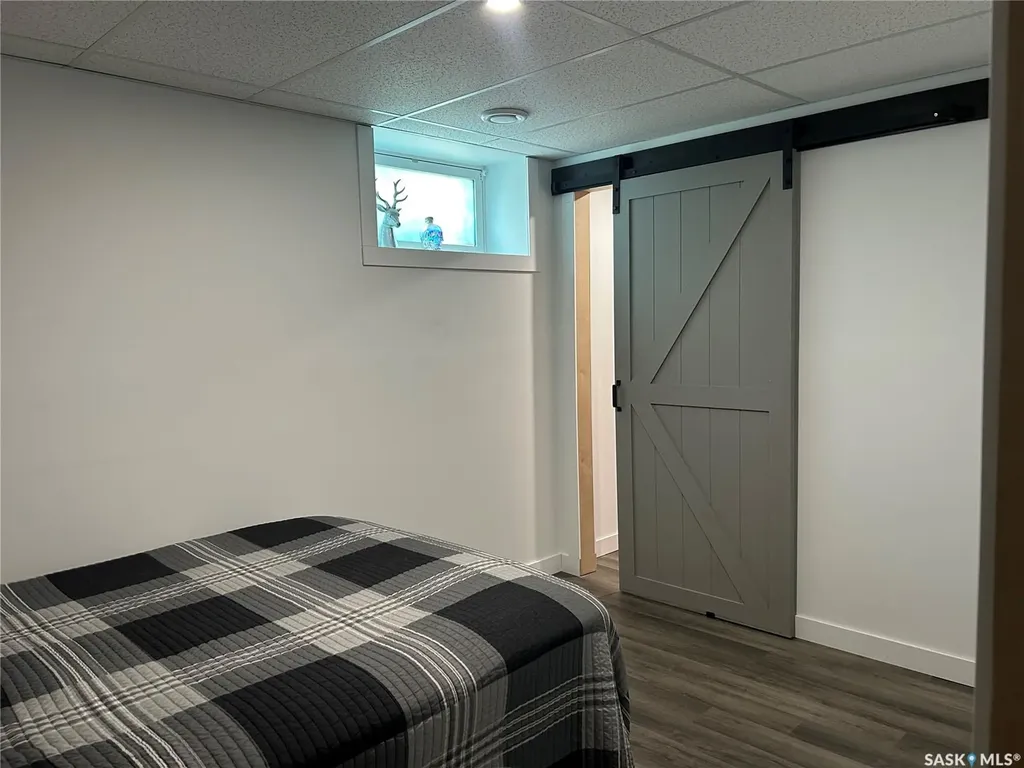 832 7th Avenue NE Moose Jaw SK S6H 1M7