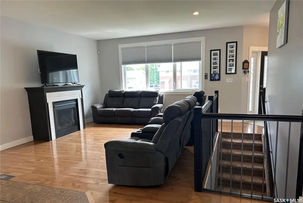 832 7th Avenue NE Moose Jaw SK S6H 1M7