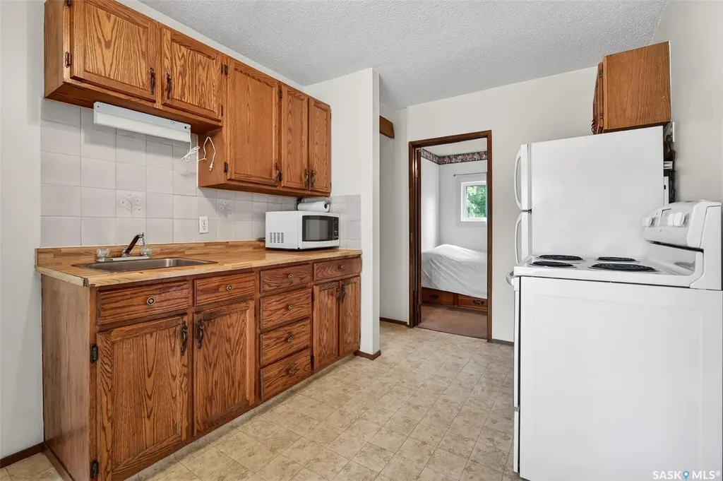 1066 Caribou Street W Moose Jaw SK S6H 2L7