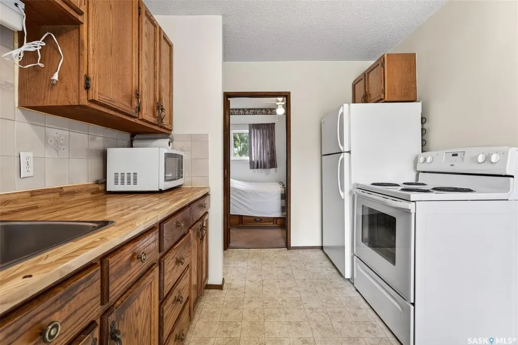 1066 Caribou Street W Moose Jaw SK S6H 2L7